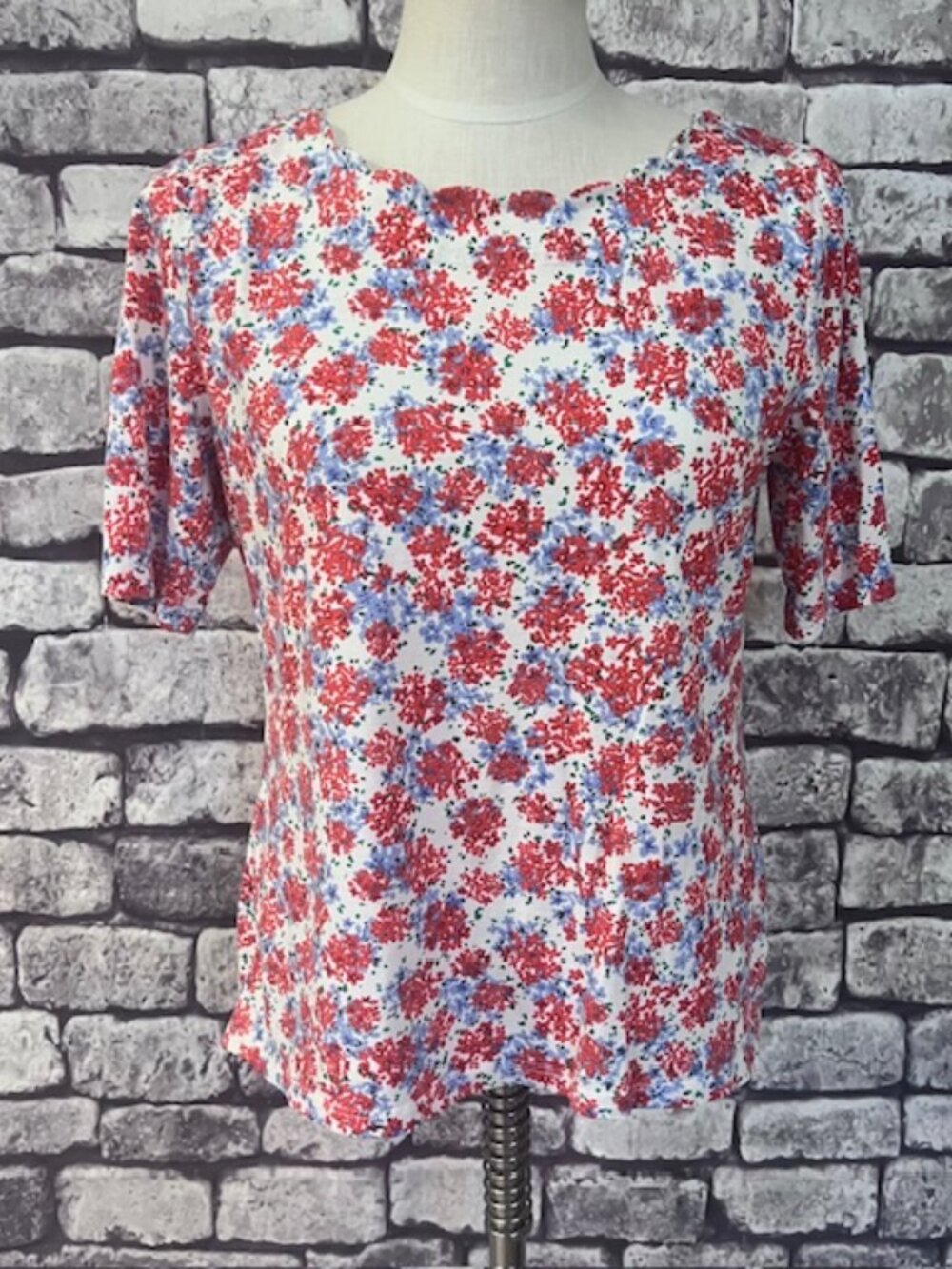 Talbots Floral Short Sleeve Scalloped Neckline Tee Size M
